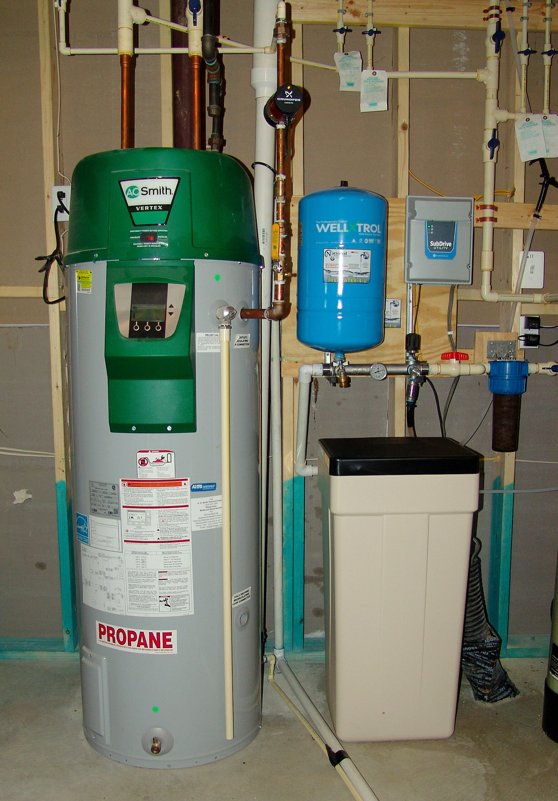 Constant Water Pressure Control Box With Manifold And Hot Water Heater