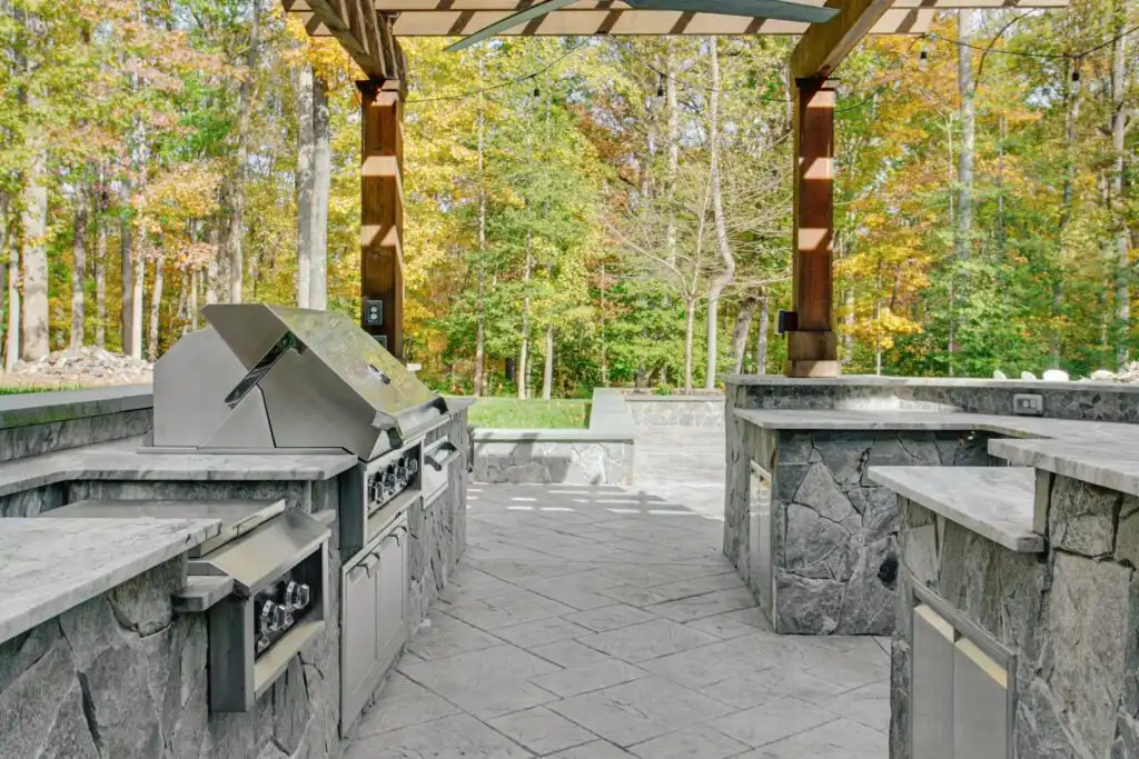 A Outdoor Kitchen With A Covered Area